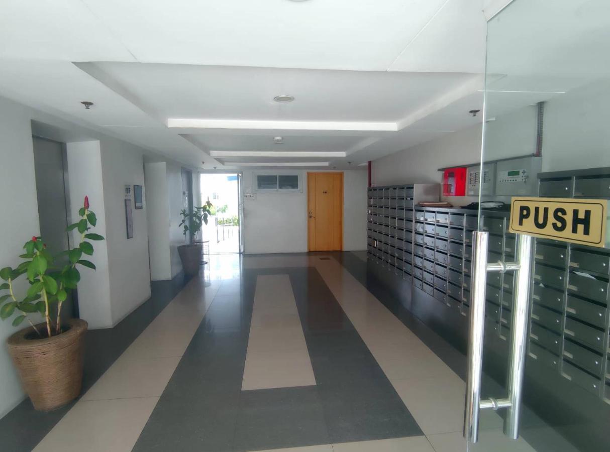 Davao Condo 2Br Pool Wifi Netflix Exteriör bild